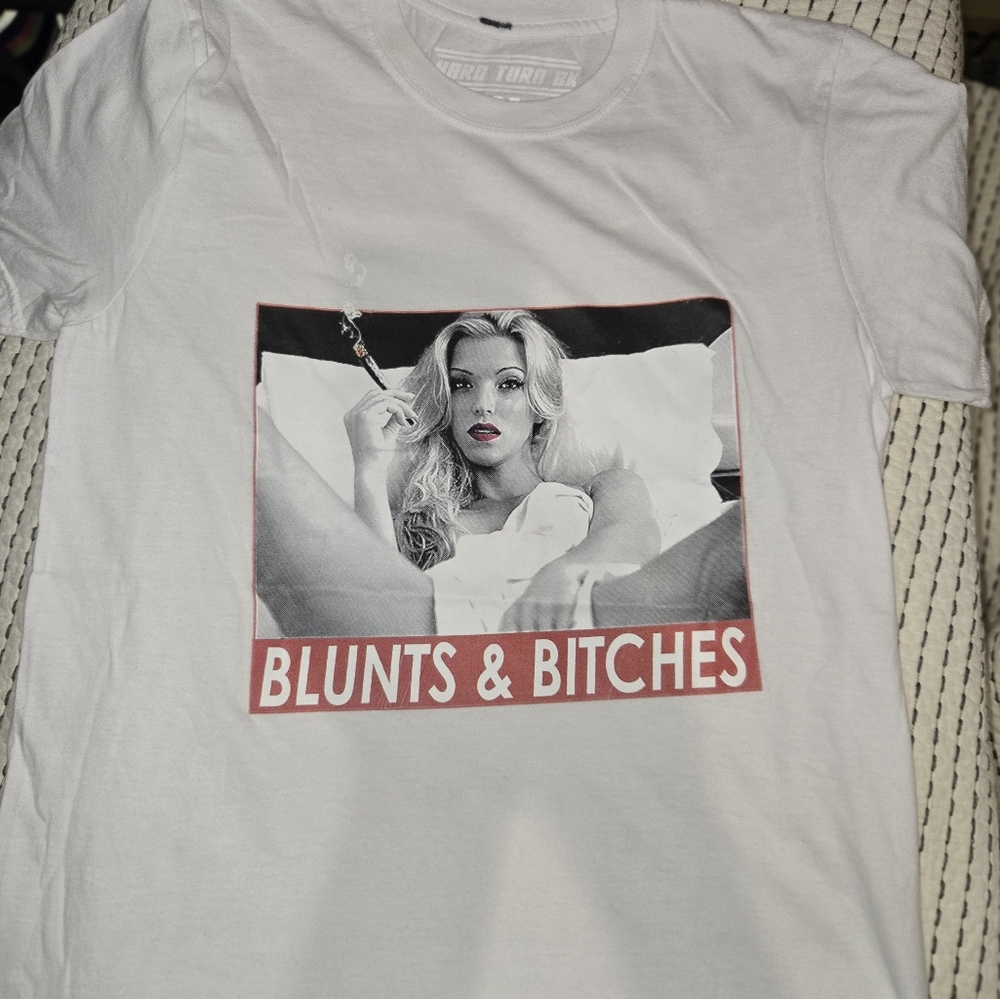 Trendy White Graphic Tee